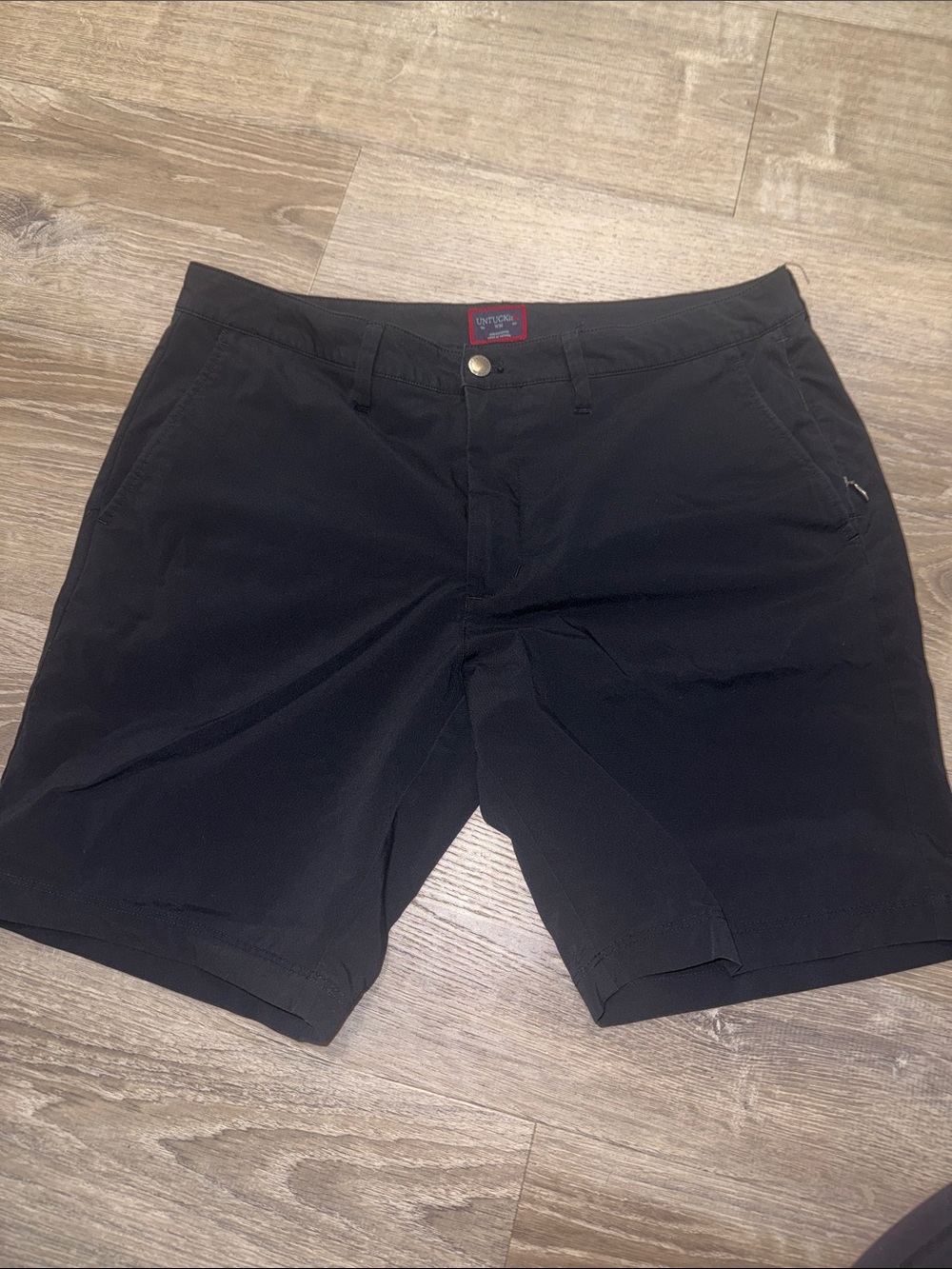 UNTUCKit Men's Black Flat Front Shorts